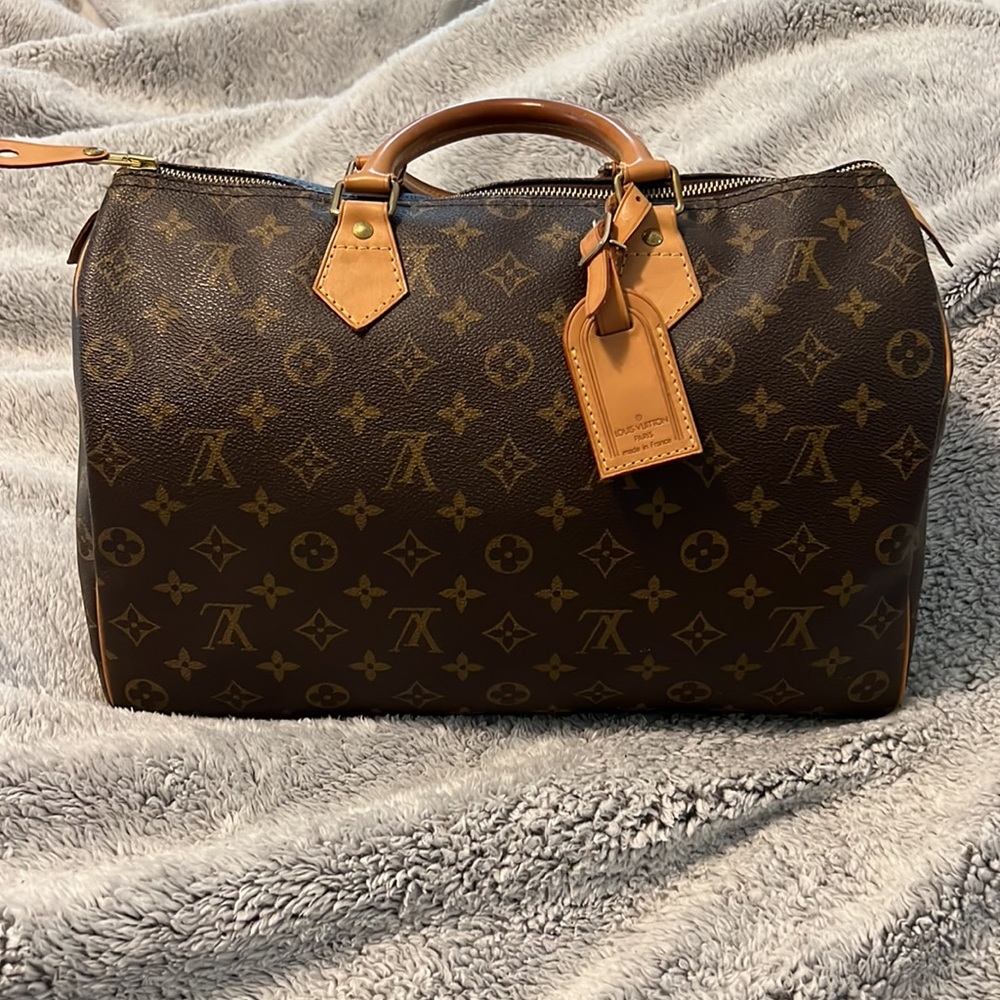 AUTHENTIC ⭐️ Louis Vuitton Speedy 35